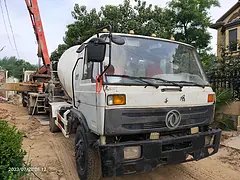 精品东风搅拌车，高配置