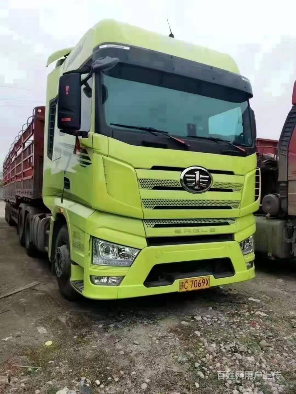 国五 解放j7半挂车仓栅式550马力带保险