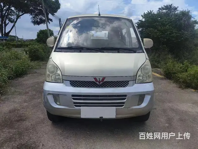 五菱荣光面包车7座 - 图片 2