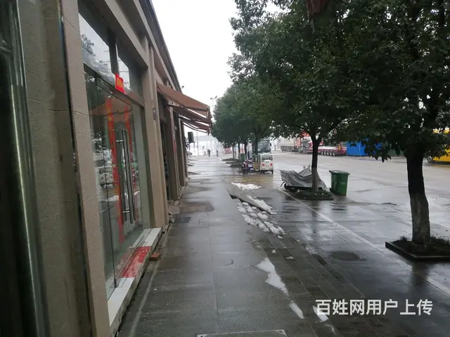 学校临街商住底铺的图片