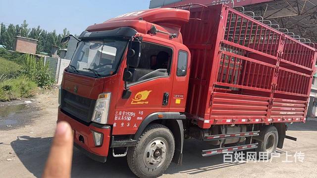 出售19年8月份重汽豪沃，五米四高栏的图片