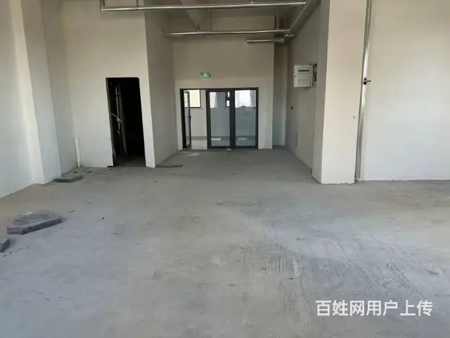 K046和田新五中斜对面汽车城10号楼13号房毛坯商铺租或售 - 图片 1