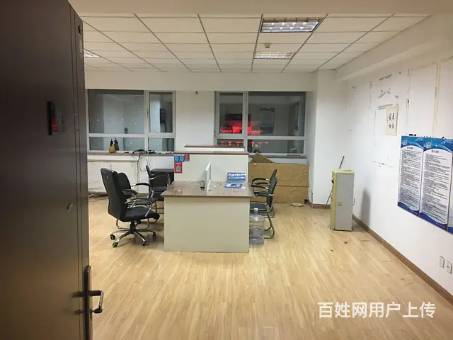 市中心奥特莱斯精装修办公室出租 - 图片 1