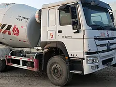 急售国四二手豪沃搅拌车 大14方后八轮国五亚特上装
