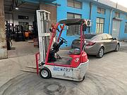 丰田1吨小体积二手电动叉车，楼层电梯可用二手叉车