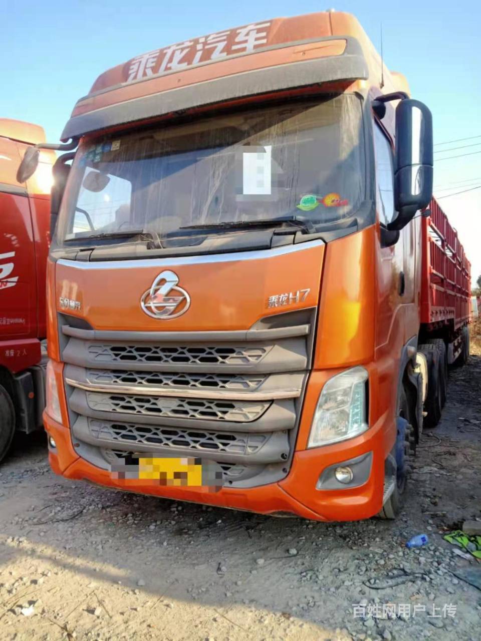17年8月乘龙h7半挂车13米高低板仓栅挂首付5万