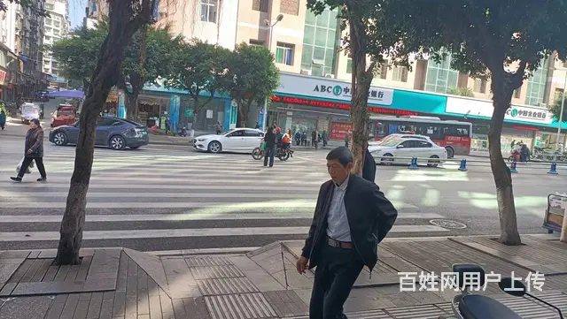 （达州铺源网）宣汉新宣中后大门60㎡餐饮店转让 - 图片 3