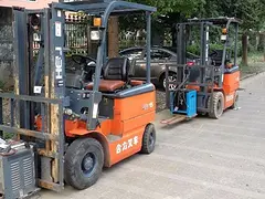 2吨二手合力电瓶叉车，4米蓄电池二手叉车送货