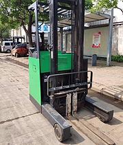 仓储站立式电动叉车，丰田2吨前移式叉车进口二手叉车