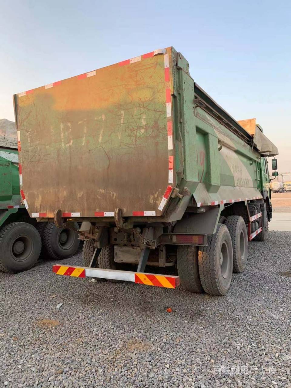 19年二手豪沃渣土车出售 5.8米大箱 后八轮