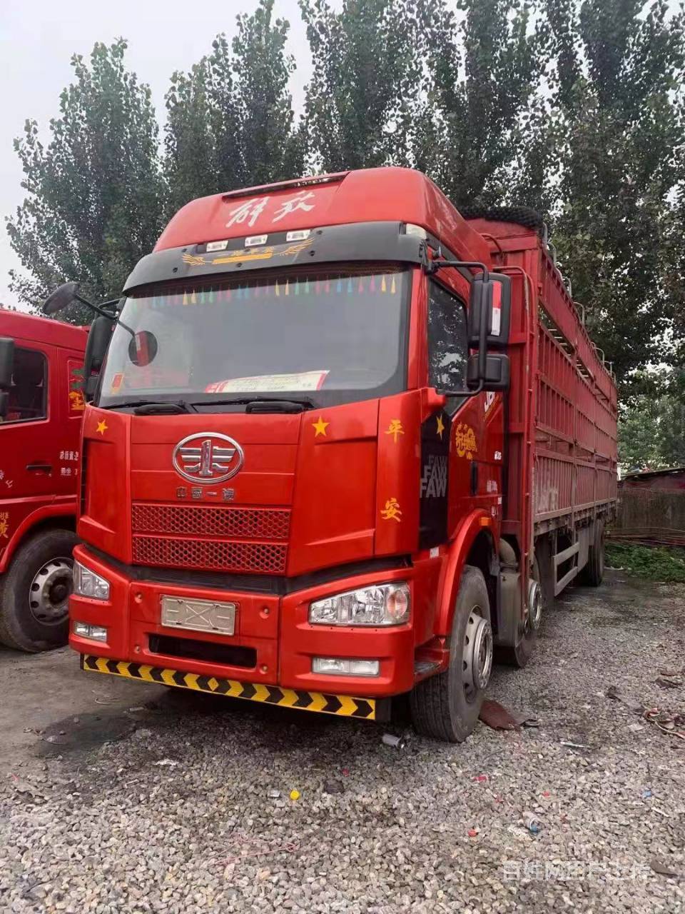 280马力国五二手解放9.6米高栏载货车 前四后四