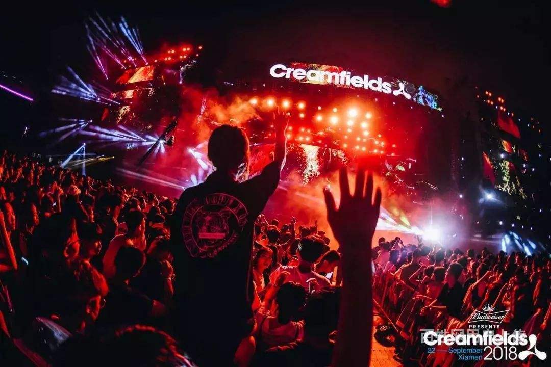 长沙解放西酒吧订台多少钱/长沙有散台的酒吧