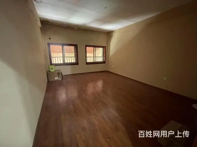 张店区西班牙风情街旺铺出租出售 - 图片 2