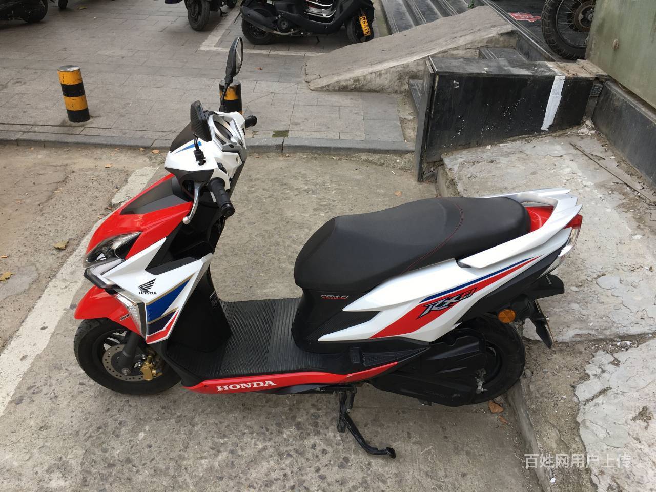 新大洲本田国四电喷裂行rx125三色高配版无钥匙启