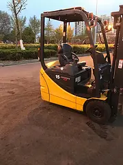 精品小松1.5吨二手电动叉车 可原地转弯二手叉车