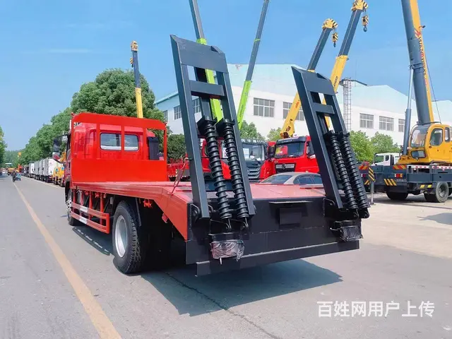 重汽豪沃平板车 6米8板长单桥钩机平板拖车载重王 - 图片 5