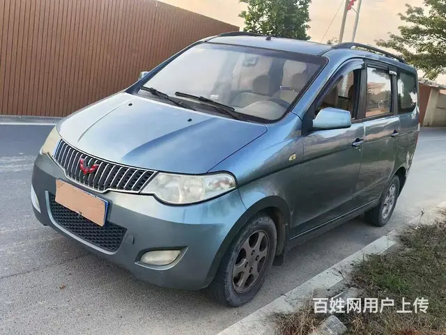 五菱宏光7座面包车 - 图片 2
