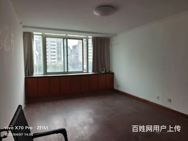 润扬广场朝南办公楼便宜出租 - 图片 1