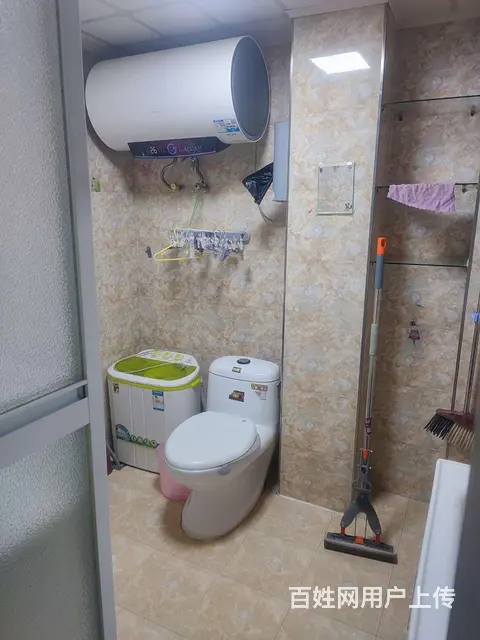 此房位于火车站东出口，复试的房子楼上两个卧室，楼下厨房客厅卫 - 图片 2