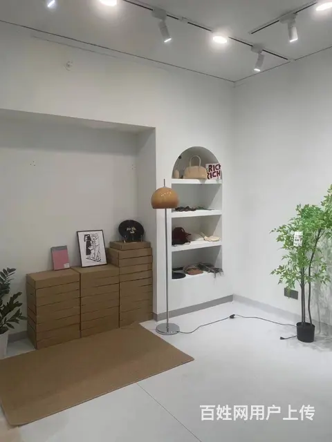 （易转介绍）婺城繁华地段精装修生意好服装店转让 - 图片 8