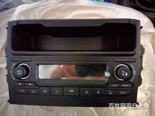 低价出售全新五菱宏光V车载收音机 - 图片