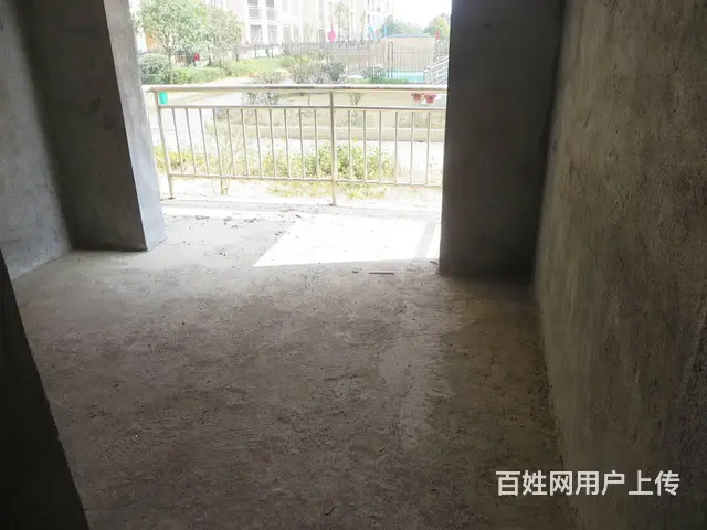 上高金色家园一楼毛坯四房送车库小区环境优美住人安静三证可按揭 - 图片 6