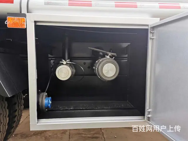 油罐车源头厂家直销 10吨油罐车特价处理 - 图片 9