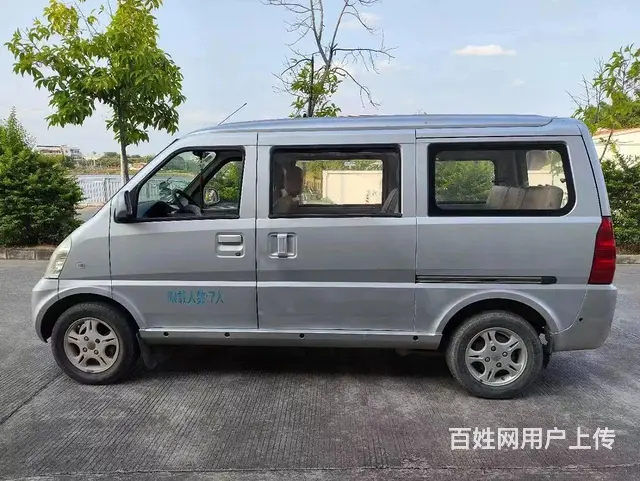 五菱荣光面包车7座 - 图片 4