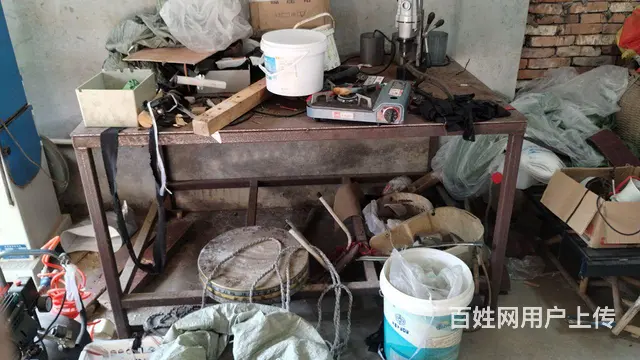铁桌子尺寸1米乘以1.5米，要的联系我，自己车拉走 - 图片 1