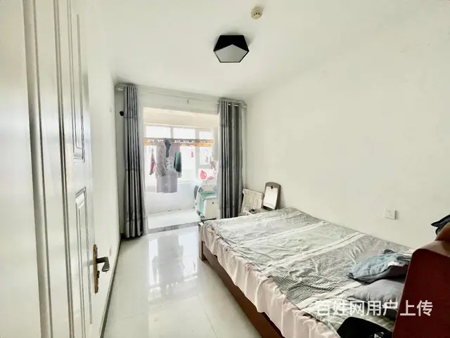 皇庭港湾 双证满2 精装三室 106万 - 图片 2
