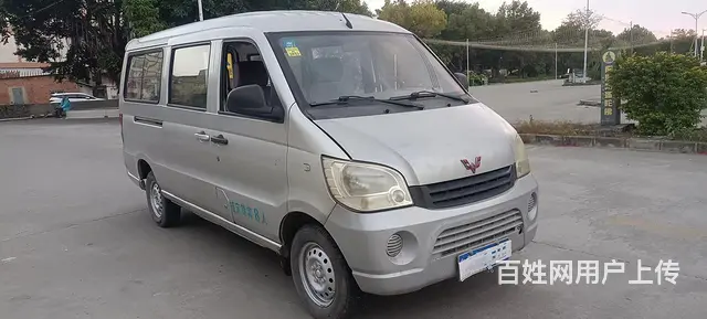 加长版五菱之光面包车 - 图片 1