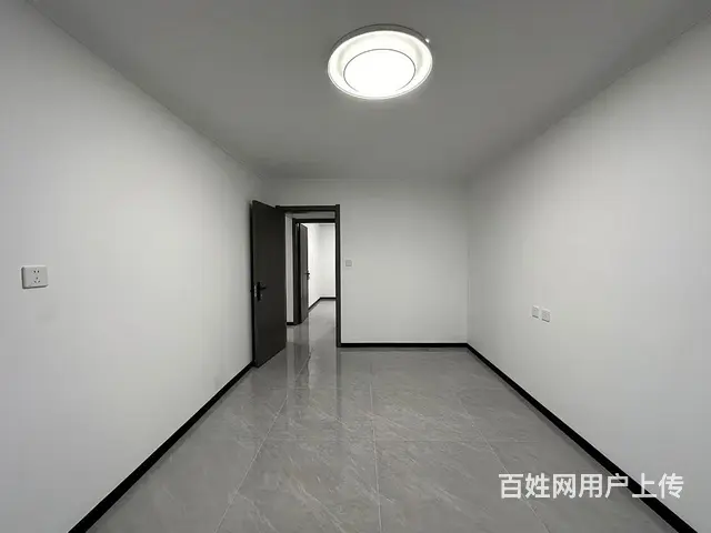 将军江畔新苑北门2楼61平南北精装修24.6万有钥匙 - 图片 1