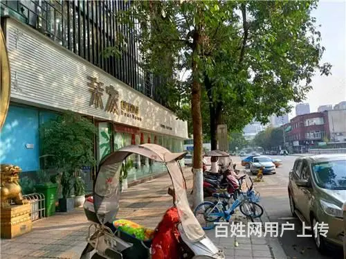 小广场旁广场路200平精装餐饮店转让《同城搜铺网》 - 图片 1