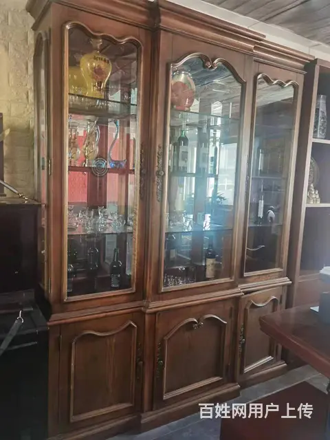 出售二手酒柜，九九成新实木酒柜 - 图片 3