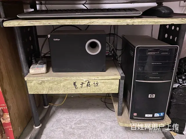 出售自用惠普电脑一台，带名牌音响和桌子，闲置无用， - 图片