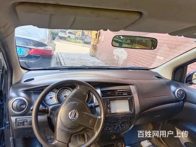 东风日产尼桑骊威 - 图片 1