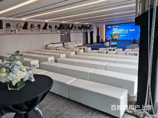 车展皮方凳长条沙发出租 - 图片 3
