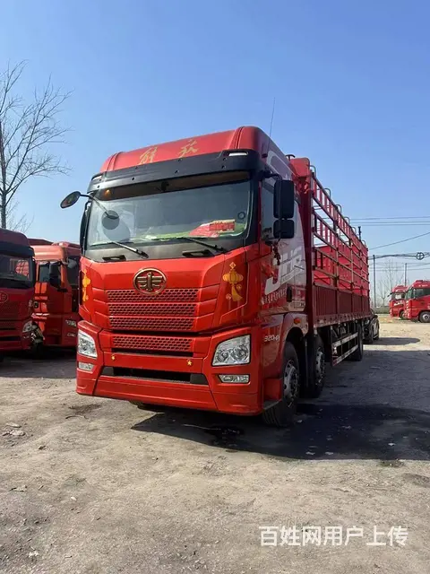 二手解放国六自动档前四后四9.6米高栏载货车 - 图片 1