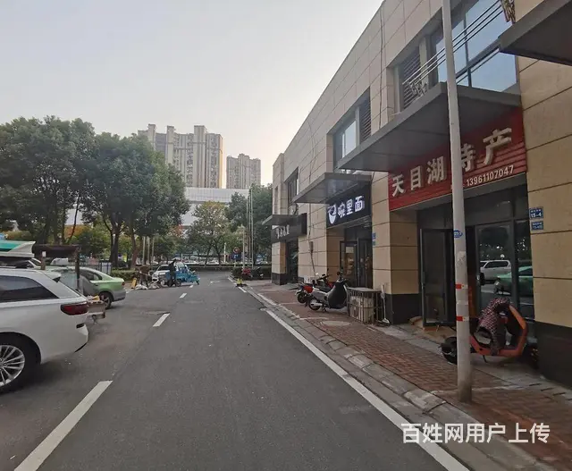 中吴大道边，手付可2成。一拖二。小区大门口，门口好停车 - 图片 1