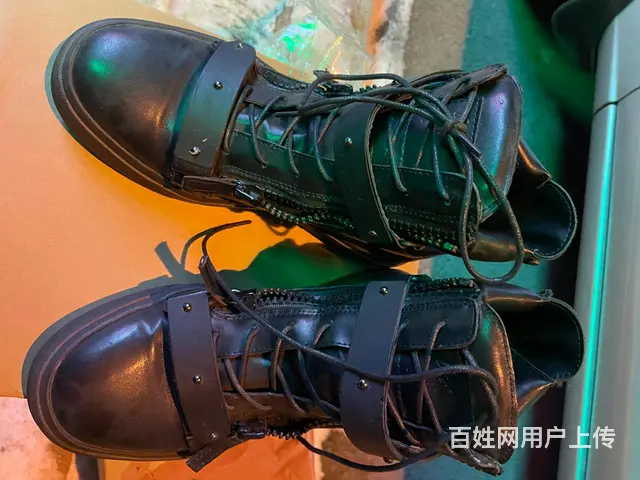 休闲时尚马丁短靴 - 图片 1