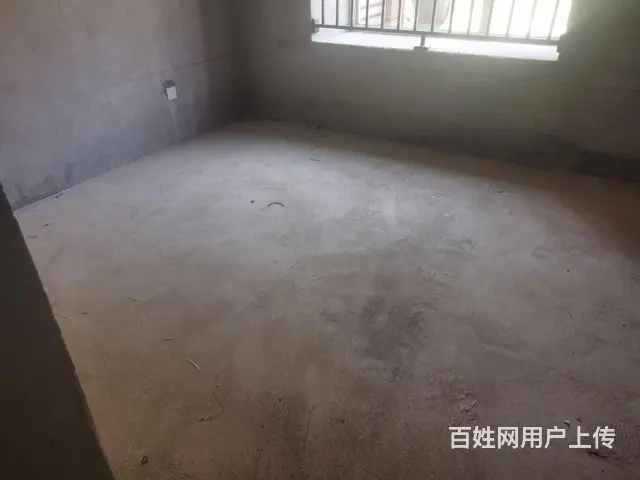 凤凰城 双证一楼带院带车位 135平 130万 - 图片 6