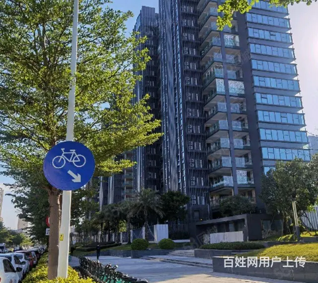 富力中心650平，有办公桌椅 - 图片 1