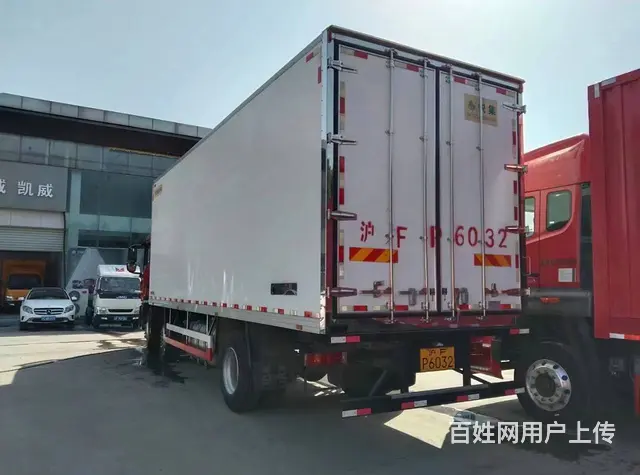 重汽豪沃 国五新车未上路:7.8米前四后四冷藏车 - 图片 3