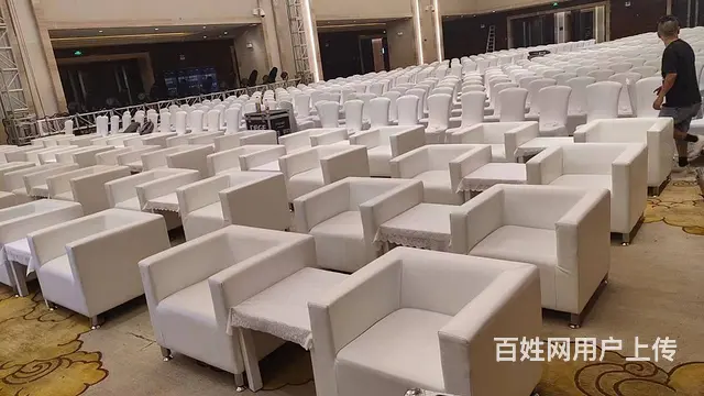 单人沙发茶几出租 - 图片 2