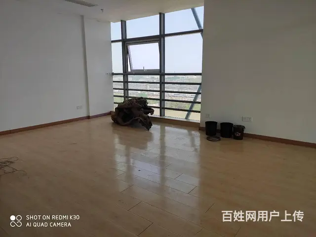 高铁站旁100平高层南向带玻璃隔断出租 - 图片 9