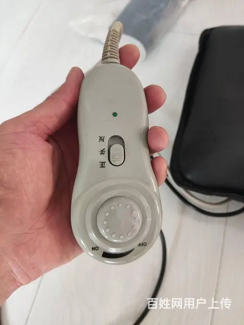 颈椎按摩器 按摩靠垫颈椎按摩枕揉捏叩击按摩垫颈腰靠 - 图片 3