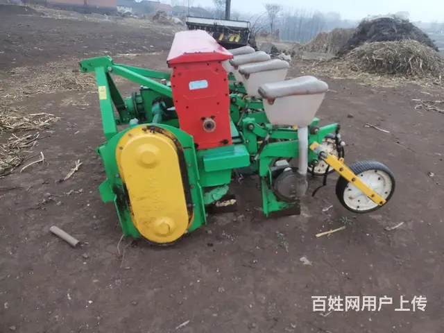 大华四行捏茬玉米播种机.机器很好 - 图片 2
