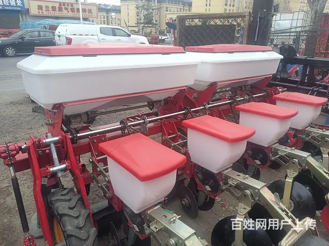 24年大豆播种机播了100多亩地 - 图片 1