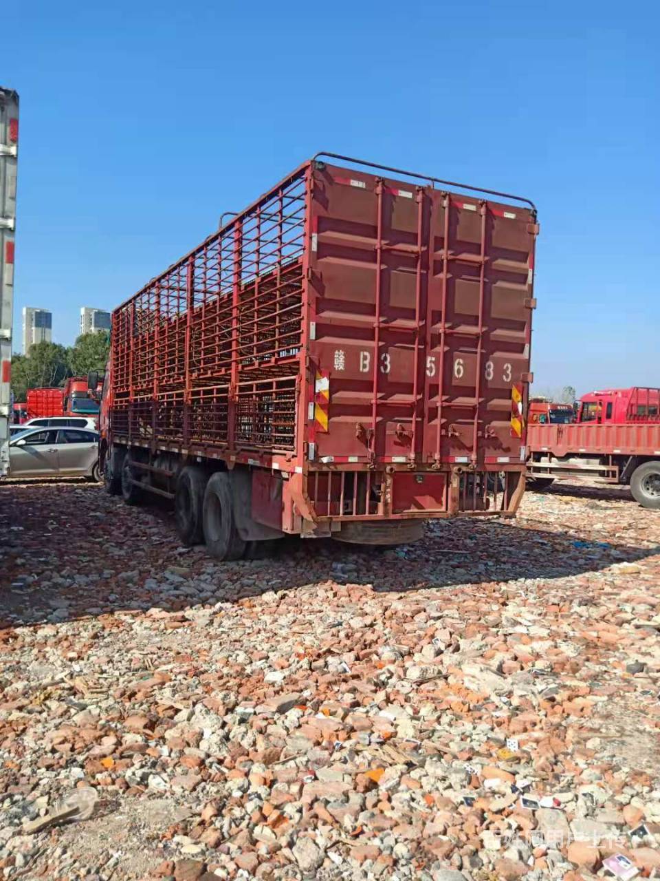 解放j6p前四后八420马力9.6米猪笼车首付8万