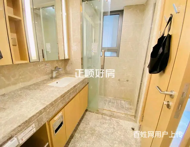 前山轻轨旁 环宇城 首次出租 精装修 家私家电齐全  三房 - 图片 1
